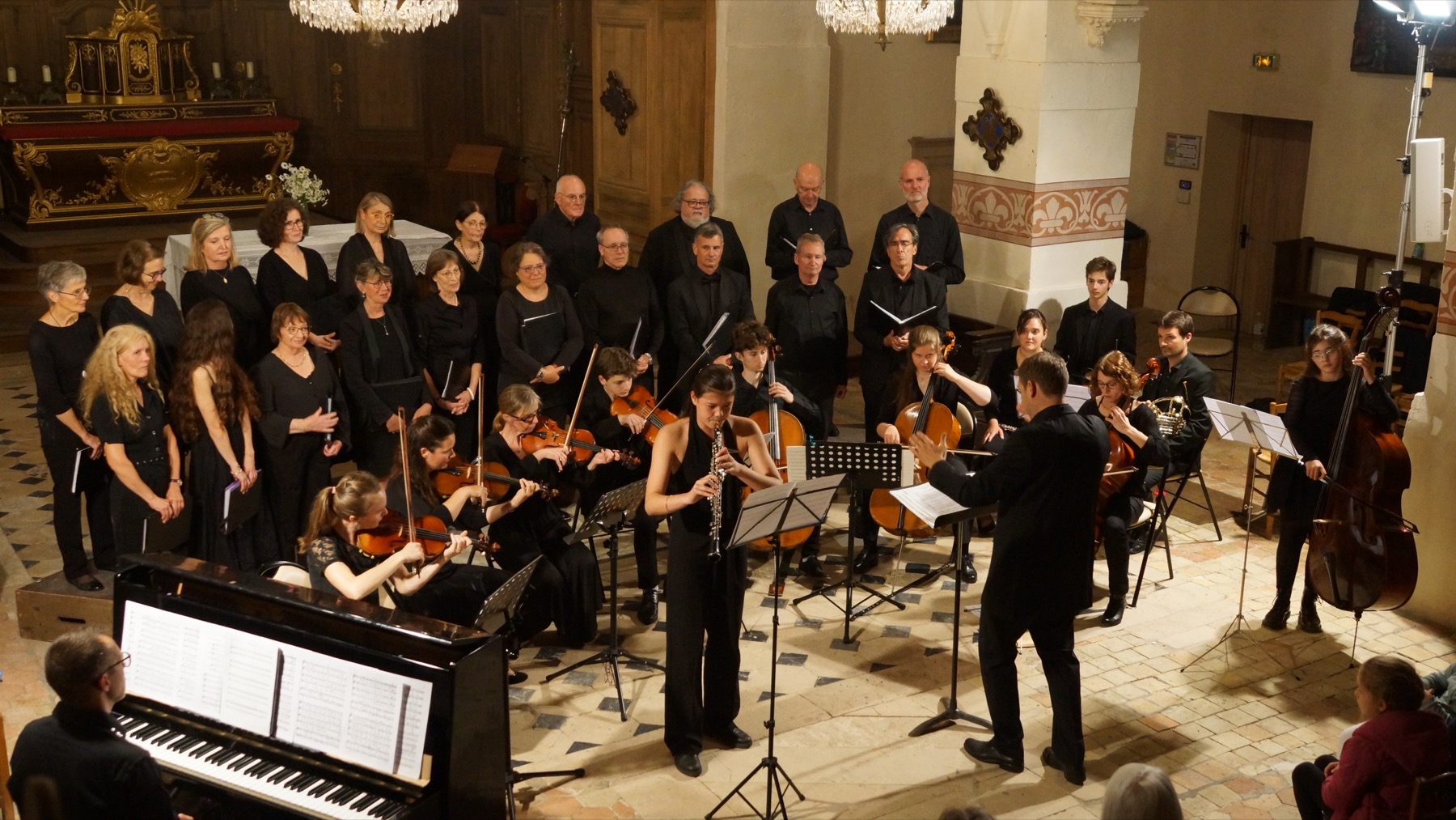 Les Baladins d'Amaury et les musiciens lors du concert 2026